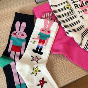 秋冬多巴胺袜子女ins韩版可爱潮卡通兔子少女感中筒袜设计感长袜