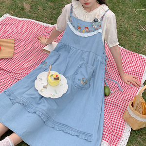 木茶出品邻家女孩可爱刺绣减龄牛仔吊带连衣裙女夏季学院风背带裙