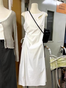 韩国东大门2024夏季新款时尚小众圆领镂空抽绳无袖纯色连衣裙女装