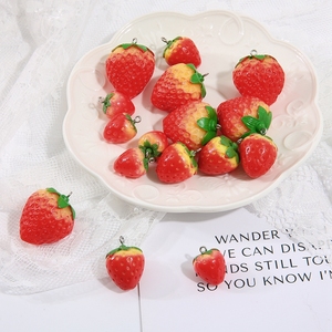 【2个】树脂水果草莓吊坠挂件手链项链吊坠手工diy材料耳饰品配件