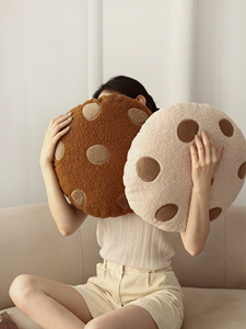 小红书玩趣美拉德曲奇饼干毛绒圆形抱枕可爱客厅沙发靠枕卧室靠垫