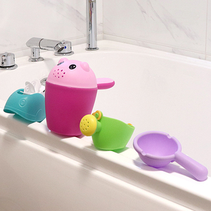 宝宝洗澡水瓢勺水瓢软胶婴儿洗头杯儿童舀水勺黄鸭洗发杯旋转水车