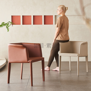 北欧轻奢餐椅现代简约设计师意式带扶手酒店咖啡厅马鞍皮靠背椅子