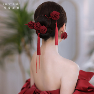 新款红色缎面玫瑰花朵新中式风晚宴礼服造型头饰品敬酒服新娘发簪