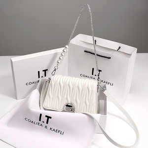 香港代购白色包包女2024春夏新款仙女包时尚珍珠链条包斜挎褶皱包