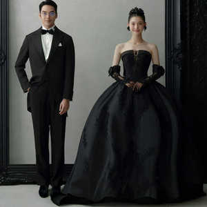 新款影楼主题拍照服装室内黑色高级钉珠缎面婚纱情侣简约拖尾礼服