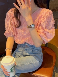 韩系chic立体花瓣镂空蕾丝小衫女2024夏季新款法式圆领泡泡袖上衣