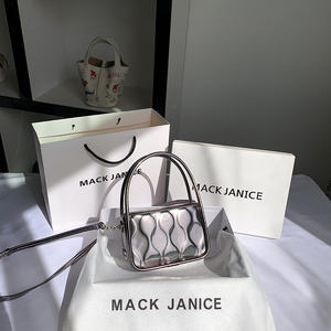 香港MackJanice真皮高级感镜面波纹手提包包女2022夏季新款奶奶包