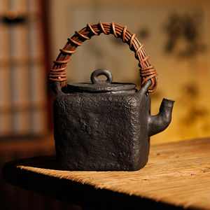 信龙堂日本原装进口高端砂铁壶四方小塘铸铁瓶烧水煮茶壶复古日式