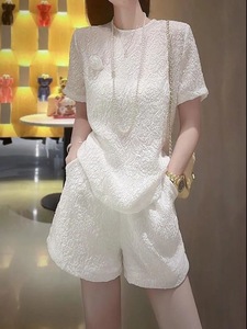 高级感白色真丝套装女夏季新款时尚洋气桑蚕丝短袖阔腿短裤两件套