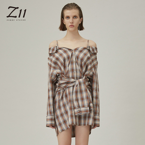 Z11女装2021夏新款休闲系带一字领露肩复古格子衬衫裙连衣