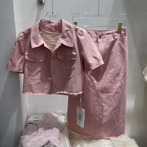 粉红色时尚工装三件套女2024夏季新品减龄短袖外套条纹背心半身裙