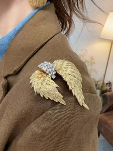 欧美新款复古Vintage翅膀水钻优雅西装大衣胸针小众设计感胸花潮