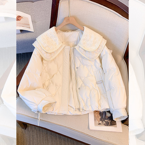 米白色娃娃领羽绒服女冬季2023新款菱格设计感海军领短款轻薄外套