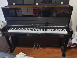 二手钢琴海伦钢琴120J家庭回收99新教学琴练习琴