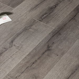 强化复合木地板厂家直销北欧灰色开裂纹家用美式地板12MM环保耐磨