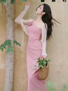 夏季桔梗法式高级感粉色吊带连衣裙温柔气质女人味包臀长裙子显瘦
