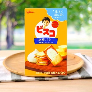 日本进口格力高牛奶黄油味酸奶夹心饼干61.8g临期零食品特价清仓