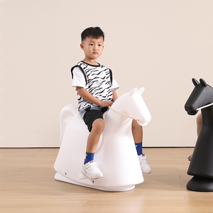 北欧儿童摇摇马 协调平衡玩具家用塑料ins简约木马椅子设计师摆件