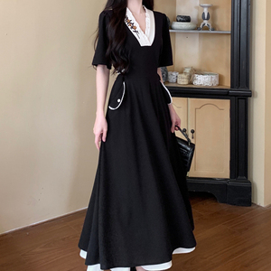 大码女装法式设计感撞色系带刺绣连衣裙夏季收腰显瘦赫本小黑裙子