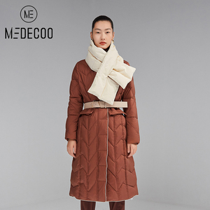 MEDECOO/墨蒂珂冬季新品系带显瘦白鸭绒长款过膝围脖羽绒服外套女