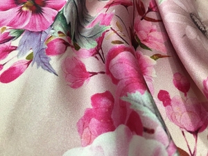 小清新桃粉色数码喷绘印花桑蚕丝面料 19姆米弹力真丝丝绸缎布料