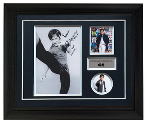现货收藏 成龙Jackie Chan亲笔签名照片6寸含证书裱框