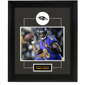 NFL 美式橄榄球运动员 巴尔的摩乌鸦队 拉玛 杰克逊 Lamar Jackson 亲笔签名照片SA证书 裱框