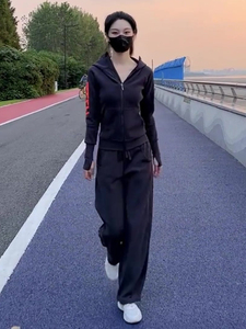 灰色休闲运动套装女2024年时尚洋气显瘦健身跑步服夏装穿搭一整套