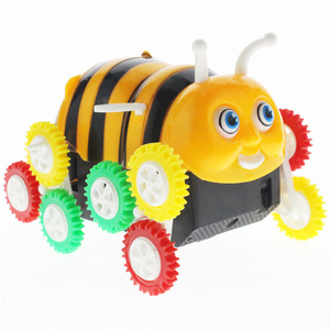义乌儿童玩具批发新款创意翻斗蜜蜂 自动翻转电动玩具车地摊货源