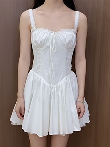 电臀侠 法式鱼骨吊带连衣裙气质显瘦高级感夏季甜美仙气小白裙