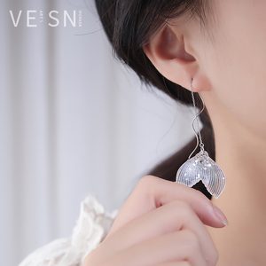S925纯银百搭简约气质长款耳线设计感个性鱼尾耳饰亮片耳坠耳环女