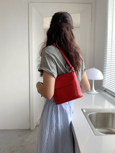 肥肥自制包包女2023新款韩国ins高级质感百搭红色单肩斜挎水桶包