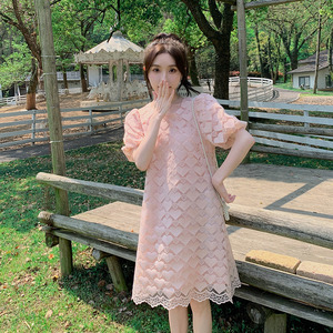 粉色镂空刺绣爱心连衣裙女夏季2024夏季新款奶fufu甜美减龄蕾丝裙