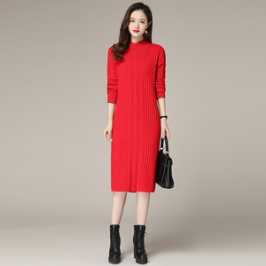 红色针织连衣裙女秋冬修身显瘦长款毛衣裙过膝气质配大衣的长裙子