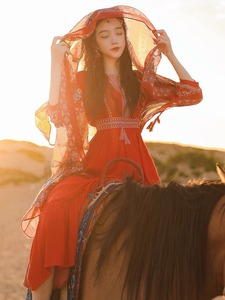 云南民族风异域风情女装沙漠旅游拍照红色连衣裙海边度假沙滩长裙