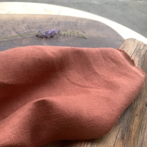 外贸高端砂洗做旧砖红色纯汉麻时装布料春袍子连衣裙服装面料出售