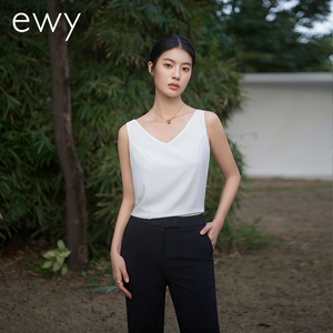 ewy时尚白色内搭背心女2024春夏新款吊带上衣修身V领轻薄透气正装