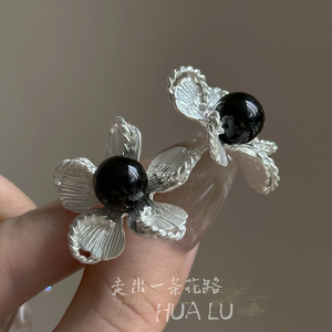 HUALU-丽质银花~褶皱纹理质感清冷银色立体花朵冷淡风黑耳环耳夹