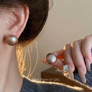 哑光灰色珍珠耳钉2024新款爆款时尚气质耳环高级感独特咖色耳饰女