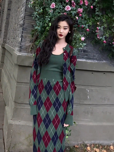 早春今年流行气质高级感韩版小香风套装绿色针织毛衣连衣裙子女装