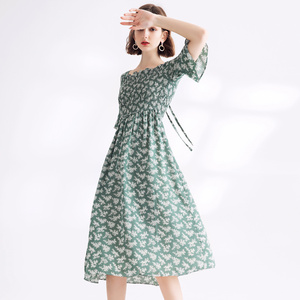 很仙的法国小众连衣裙夏碎花雪纺露背方领法式桔梗智熏裙绿色复古
