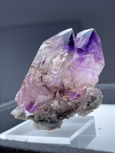 超七紫水晶原矿集群原矿 骨干城堡 红顺发带母岩矿 三角形资料库