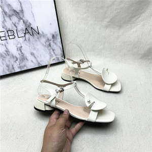 EBLAN/伊伴夏季新款露趾粗跟时装凉鞋百搭一字扣带珍珠圆环女鞋