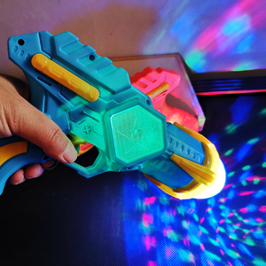儿童灯光音乐玩具枪带七彩投影太空枪卡通发光电动男孩女孩声光枪