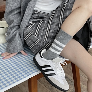 韩国秋季新款三杠刺绣C字母中筒袜子女生吸汗运动风条纹袜潮
