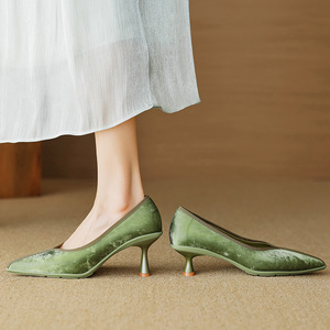 大码鞋绿色丝绒羊皮高跟鞋浅口单鞋中缝气质女鞋银色配裙子不累脚