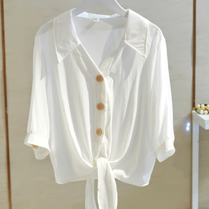 白色V领衬衫女中袖夏季新款大码胖mm宽松显瘦系带短款上衣打底衫