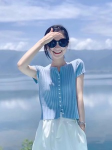 夏季新款V领修身小心机短袖开衫小香风蓝色冰丝空调针织T恤上衣女