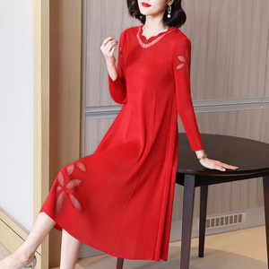 春季新款红色连衣裙女装洋气大码宽松妈妈婆婆喜宴婚礼礼服中长裙